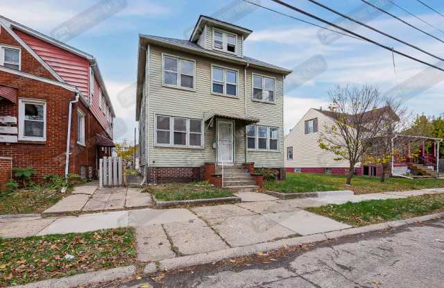 24 Alexander St Apt 1