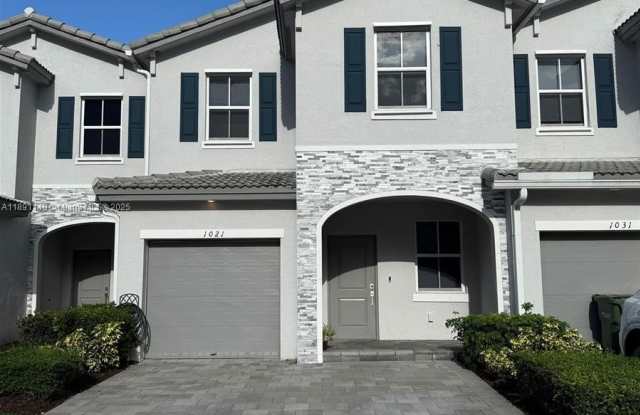 Photo of 1021 SE 27th Ter