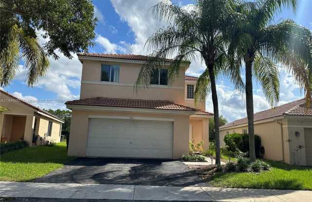 4361 Dogwood Cir - 4361 Dogwood Circle, Weston, FL 33331