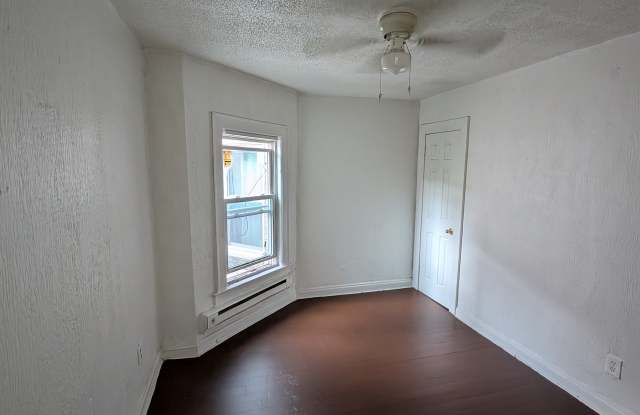 1874-1890 Marloes Ave