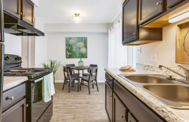 Lakeview Apartments & Townhomes