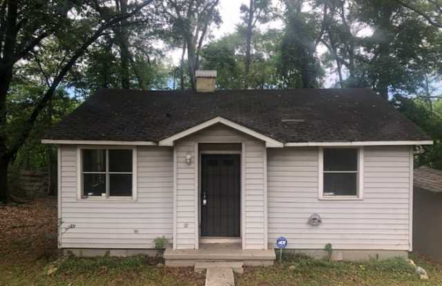 2204 Center Way South