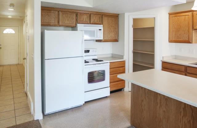 400 West 550 North Unit E22