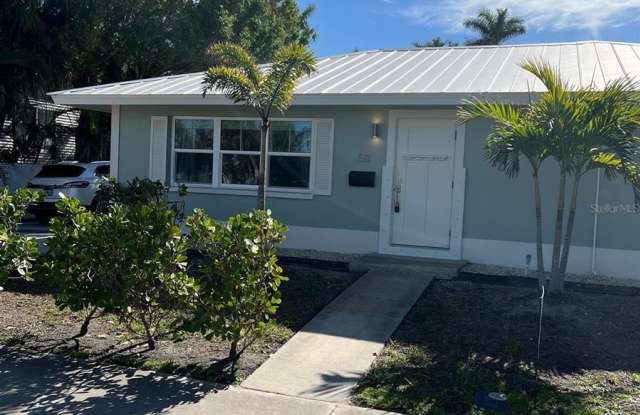 511 W RETTA ESPLANADE