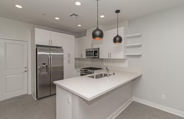 2+ Bedroom Newer Build, Town Home