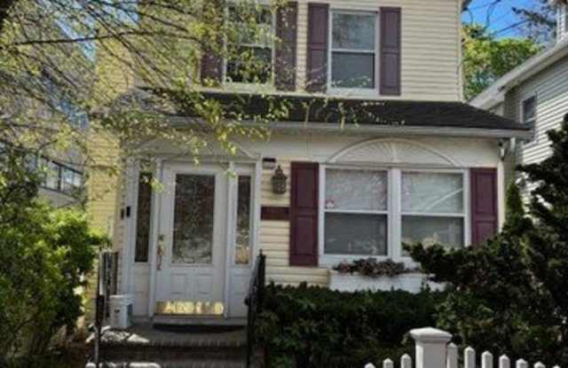 40 S Bayles Avenue