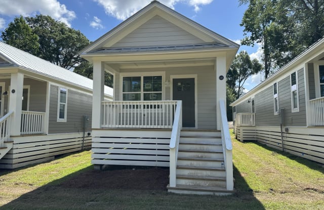 148 N 7th Street - 148 North 7th Street, DeFuniak Springs, FL 32433