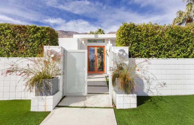 1147 Los Robles Drive