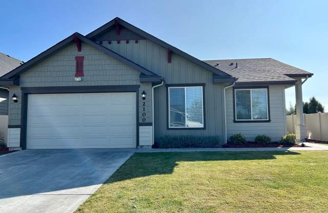 Luxury 3 Bedroom, 2 Bath Home with Granite Kitchen & Fenced Yard