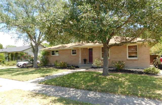 925 Wilshire Place