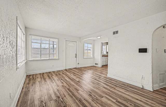 Photo of Beautiful 2 Bedroom 1 Bathroom in Kansas City!