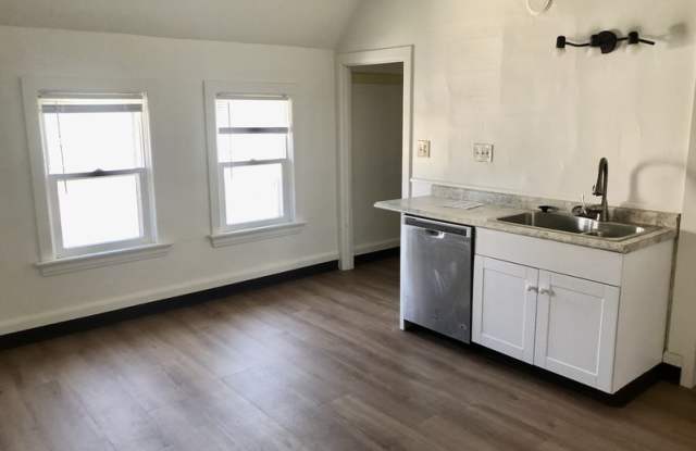 1725/1727 South 12th Street - 1727 Upper