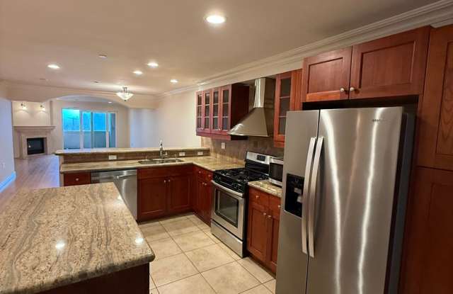 Beautiful Spacious 2 Bedroom/2 Bath Condo