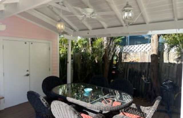 2911 Seidenberg Avenue