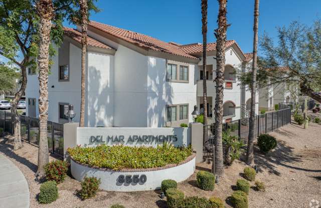 Del Mar Apartments