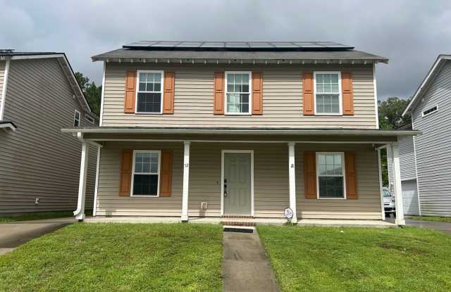 Photo of 4 bedroom/2.5 bathroom in Savannah, GA