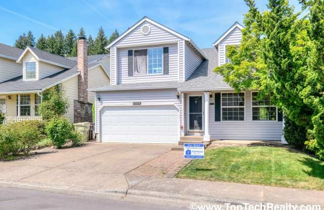 Charming 3 BD | 2.5 BTH Single Family Home In Deerfield Neighborhood! Great Location  Quiet Neighborhood!!