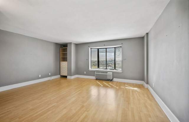 Dupont Circle with Secured Parking! Sun-filled penthouse studio with Monument Views! photos photos