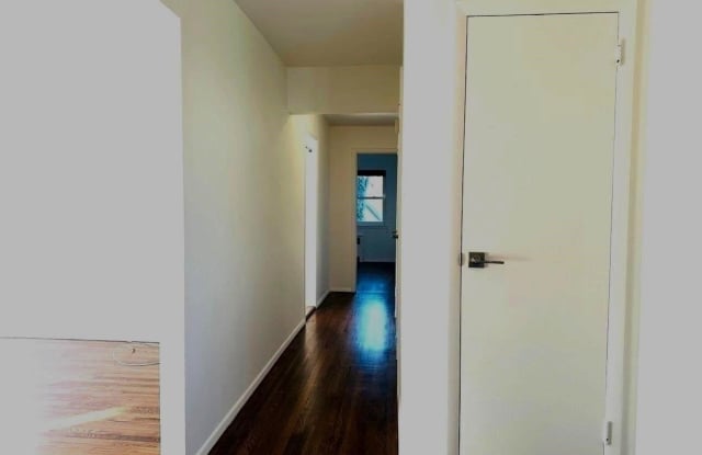 136 Manhasset Avenue