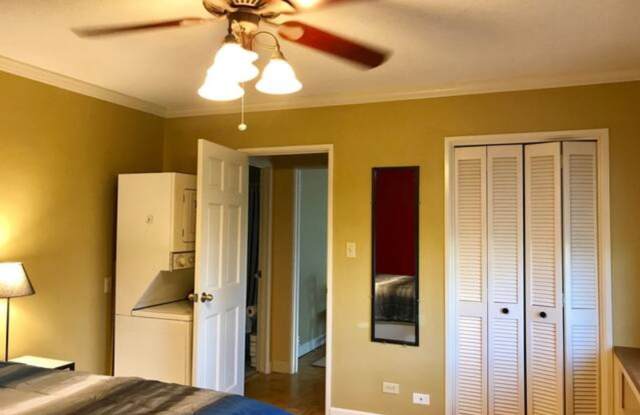 Furnished Move-In Ready Downtown 1br/1ba Apartment on the 5th floor with a Balcony