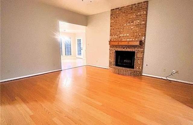 4001 Hunter Creek Drive