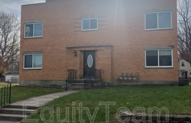 570 Hadley Ave
