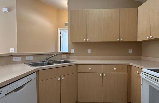 3 BED 2 BATH DUPLEX 1 CAR GARAGE