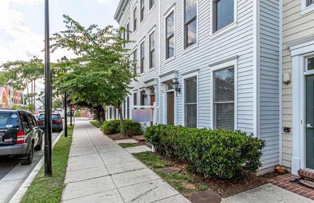 827 WYTHE STREET
