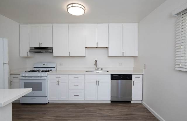 OPEN HOUSE: 12/20 11AM-12PM ~ Beautifully Remodeled 2 BR in South Park