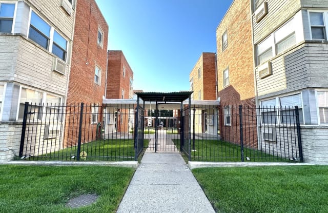 2409 W Balmoral Avenue - 2409 West Balmoral Avenue, Chicago, IL 60625