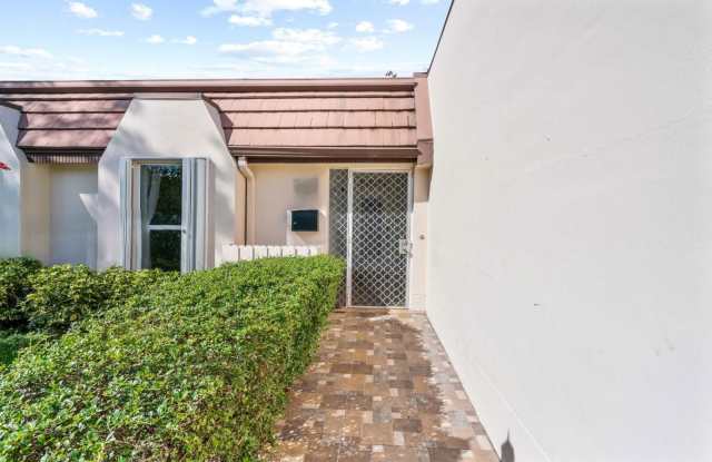 7417 Twin Sabal Drive