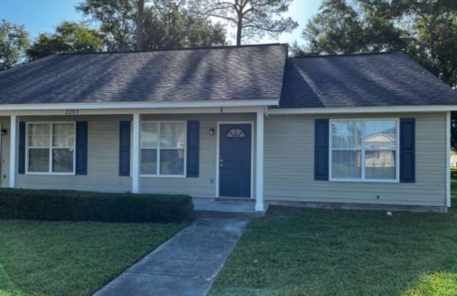 2203 B Pulaski Cir