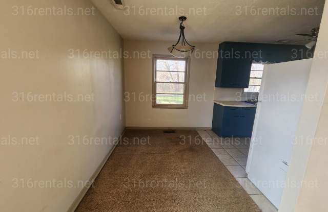 $1195 - 3 bedroom / 1 bathroom - Single Family Home