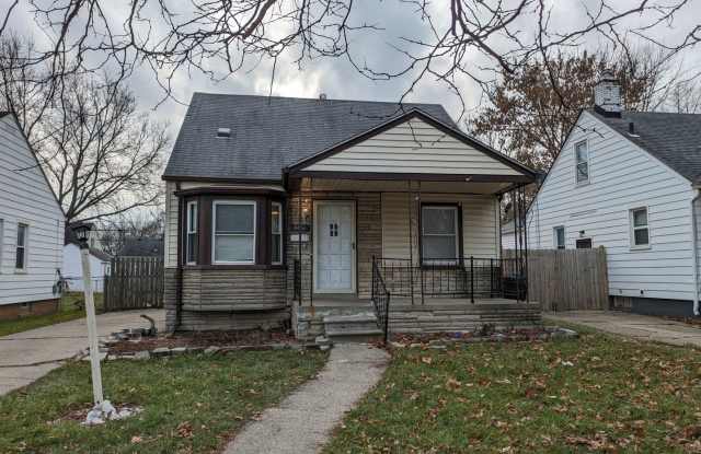 19660 Kenosha 2 bedroom/1 bath with beautiful hardwood floors located in Harper Woods - 19660 Kenosha Street, Harper Woods, MI 48225