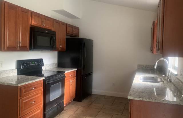 NICE 3/2/2 IN CLERMONT WITH HUGE FENCED BACKYARD