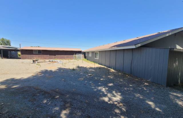 24520 South Oak Street