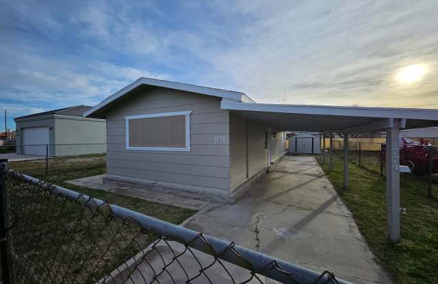 2 Bedroom Home Located in Bullhead City