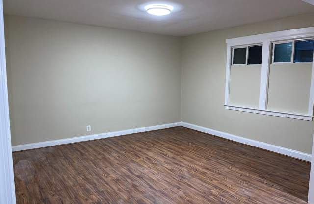 2210 NICHOLSON Street SE unit: 3