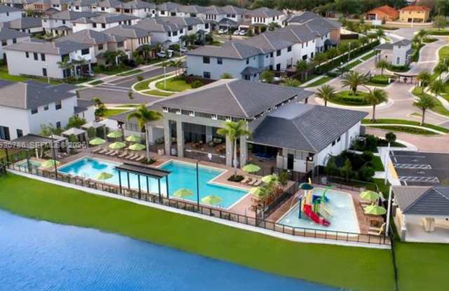 9143 NW 161st St th 9143 MIAMI LAKES, FL 33018