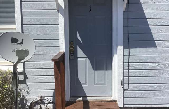 1 bed 1 bath apartment on Oregon Avenue