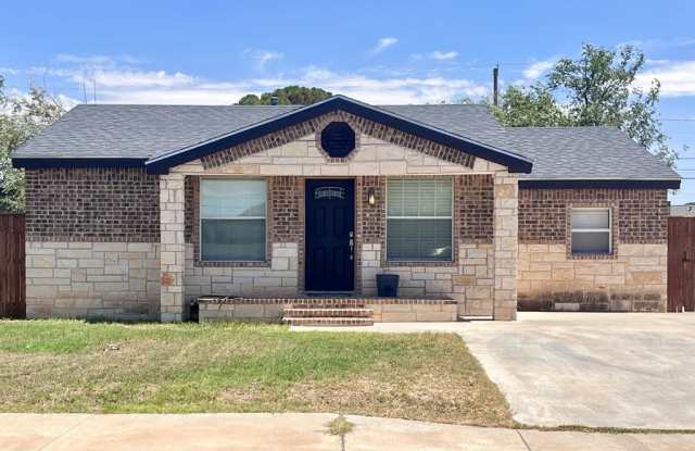 3211 Sycamore Ave