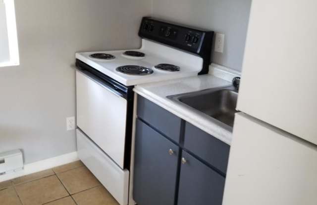 1525 S Woodland Ave #B