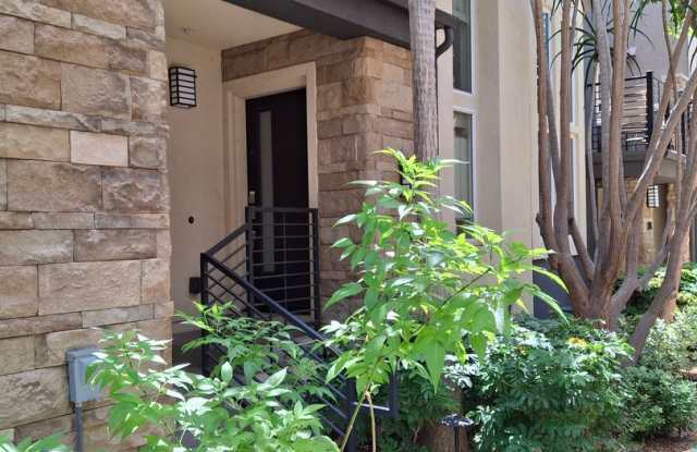 Beautiful Townhome in Civita Mission Valley w/ Central AC! MUST SEE!!!