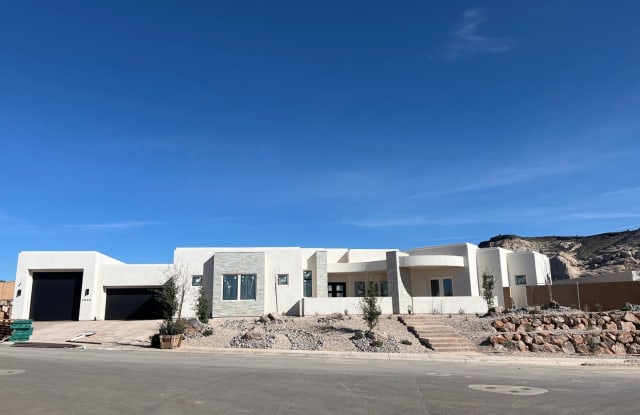 5508 N Rock Hollow Dr - 5508 Rock Hollow Drive, St. George, UT 84770