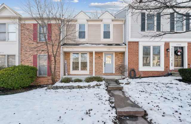 Beautiful 3-level 3 bed 3.5 bath townhome!
