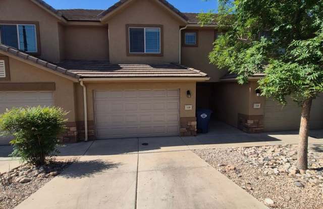 Remodeled 3 Bed / 2.5 Bath Townhome in Great Location