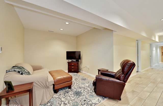 1917 N Larrabee Street