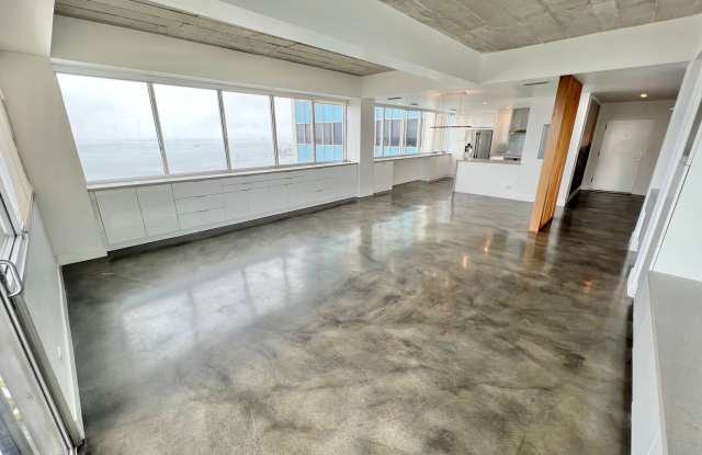 Private 16th-Floor Oceanview Residence with Belmont Pier Views