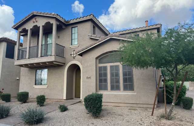 Gated Phoenix Gem with Community Pool and Spacious Kitchen