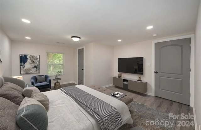 Room in 3 Bedroom Home at W Bank St